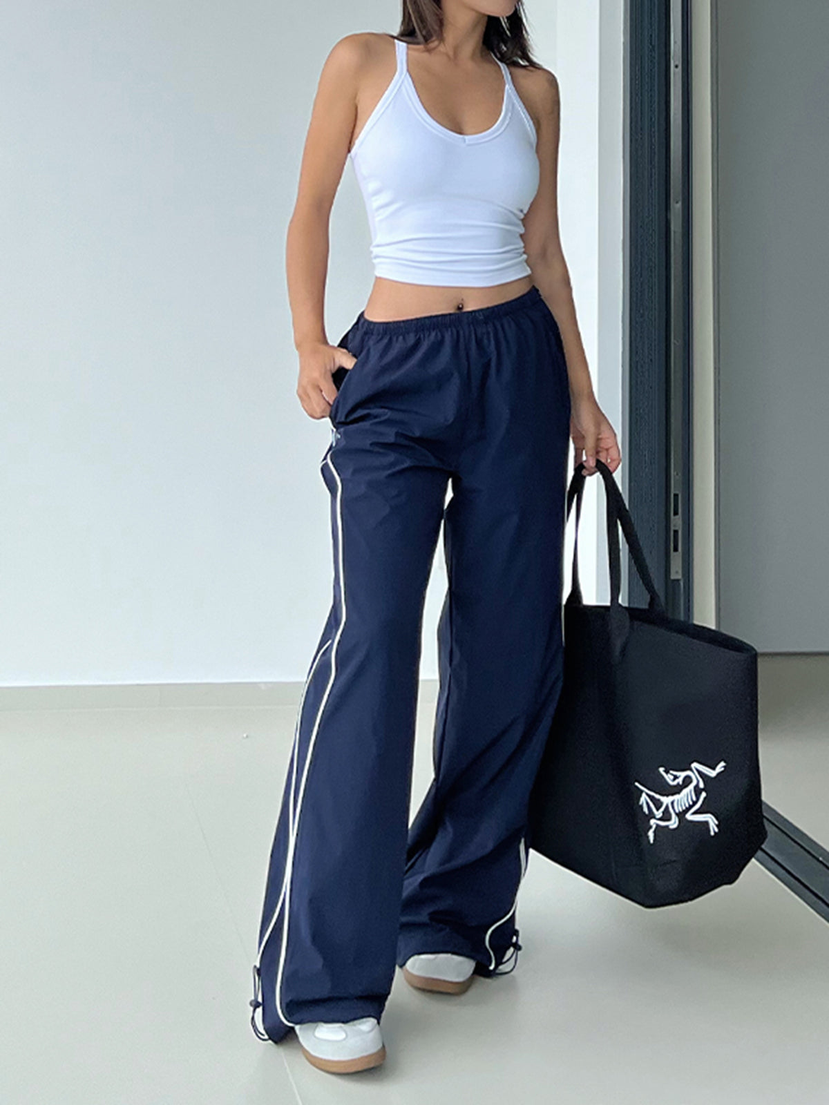 Broek met Trekkoord en Contrasterende Bies