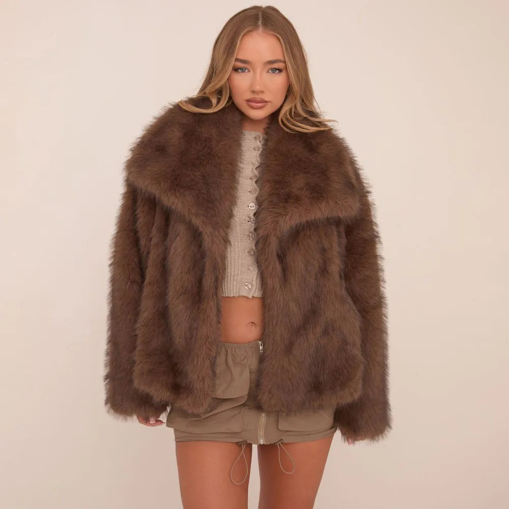 Raverya- Luxueuze Bruine Faux Fur Jas voor een Gedurfde Winterlook