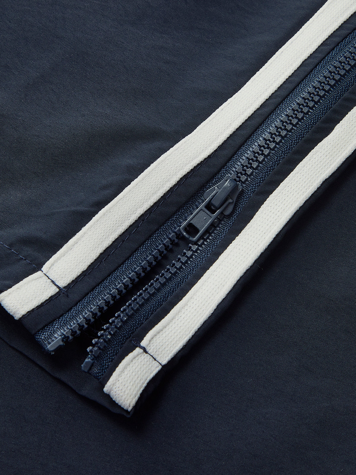 Lange Broek met Contrasterende Bies en Rits