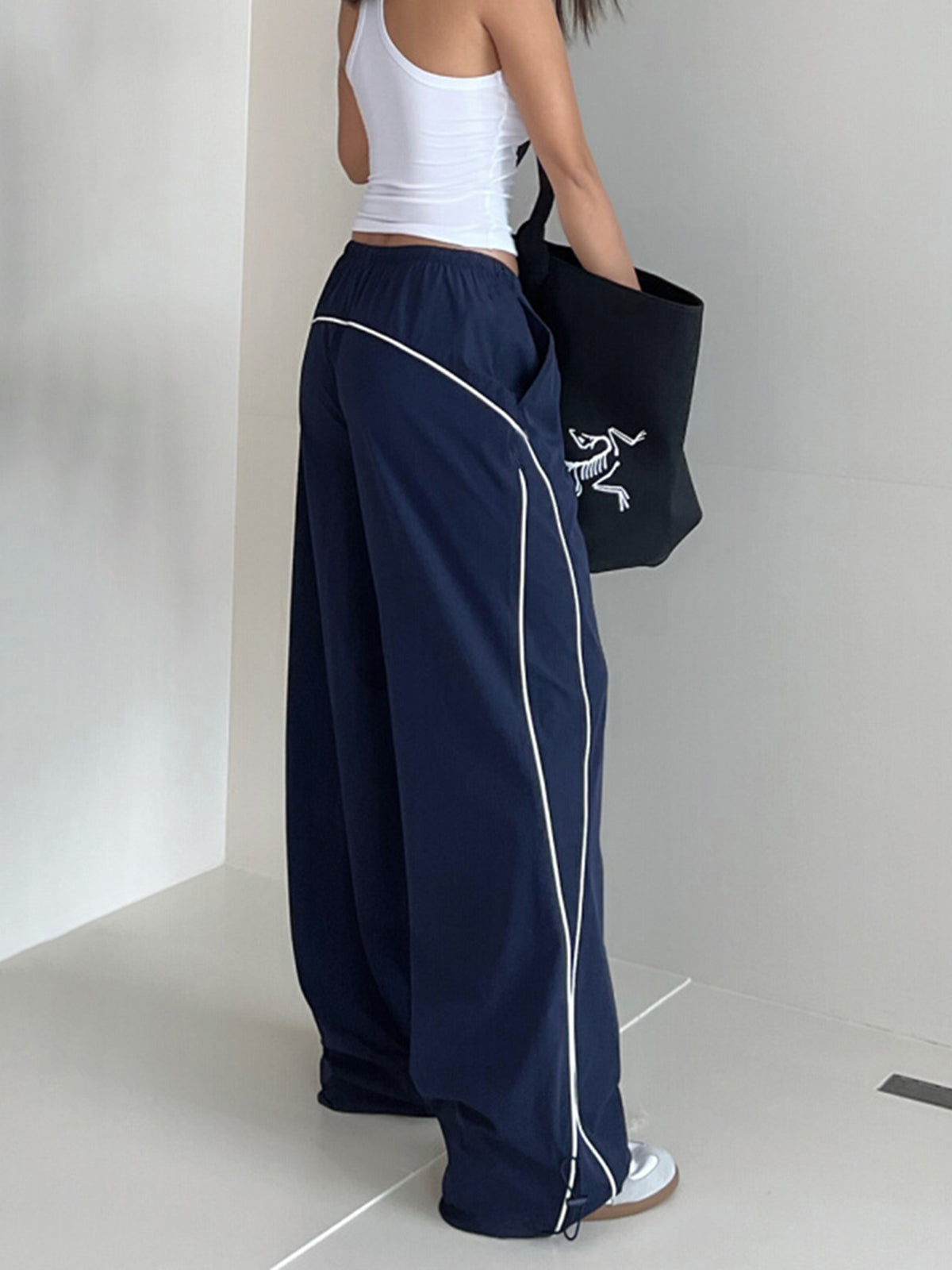 Broek met Trekkoord en Contrasterende Bies